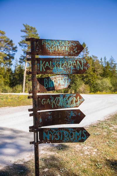 Bibikow, Walter 아티스트의 Sweden-Gotland Island-Bungenas-former chalk mine and military base-now an exclusive vacation develo작품입니다.